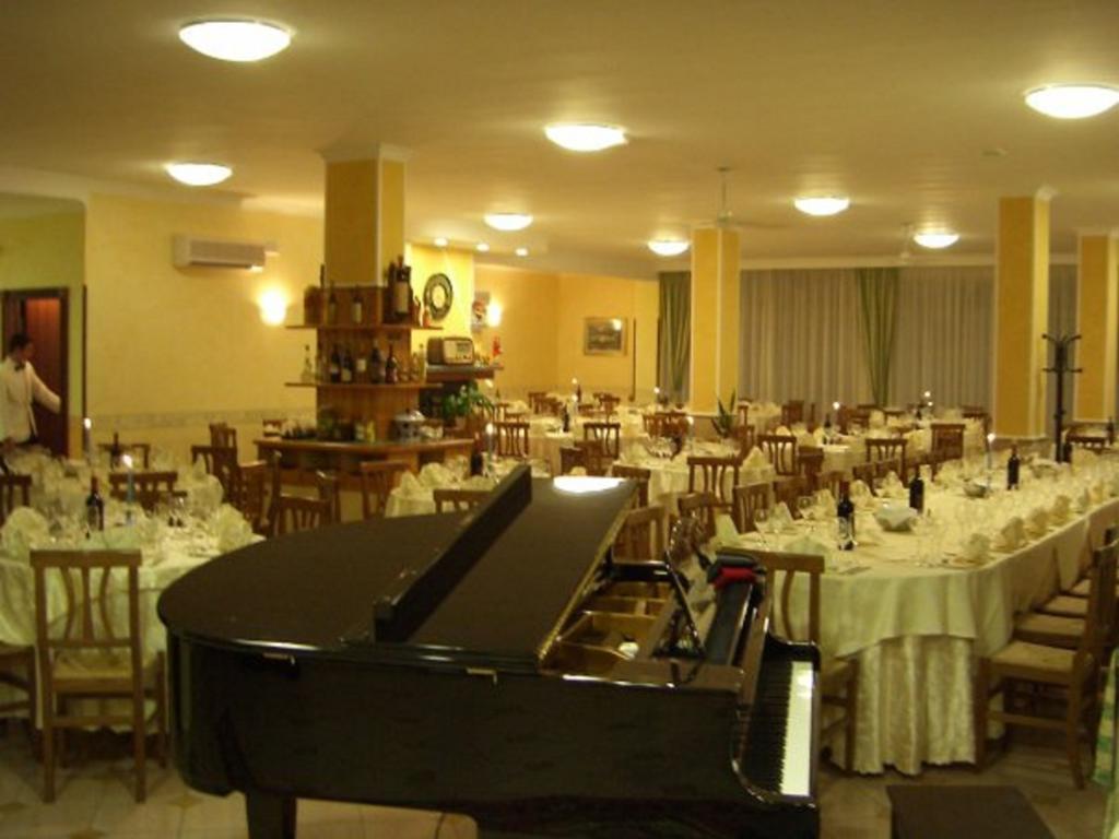 Hotel Ristorante Paradiso 알바넬라 외부 사진