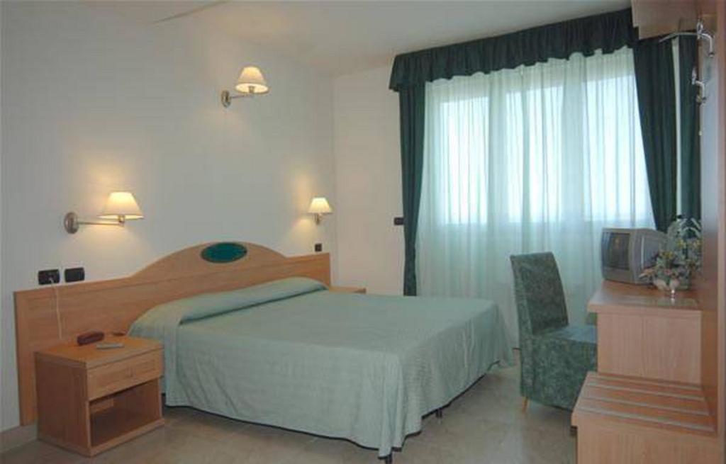 Hotel Ristorante Paradiso 알바넬라 객실 사진