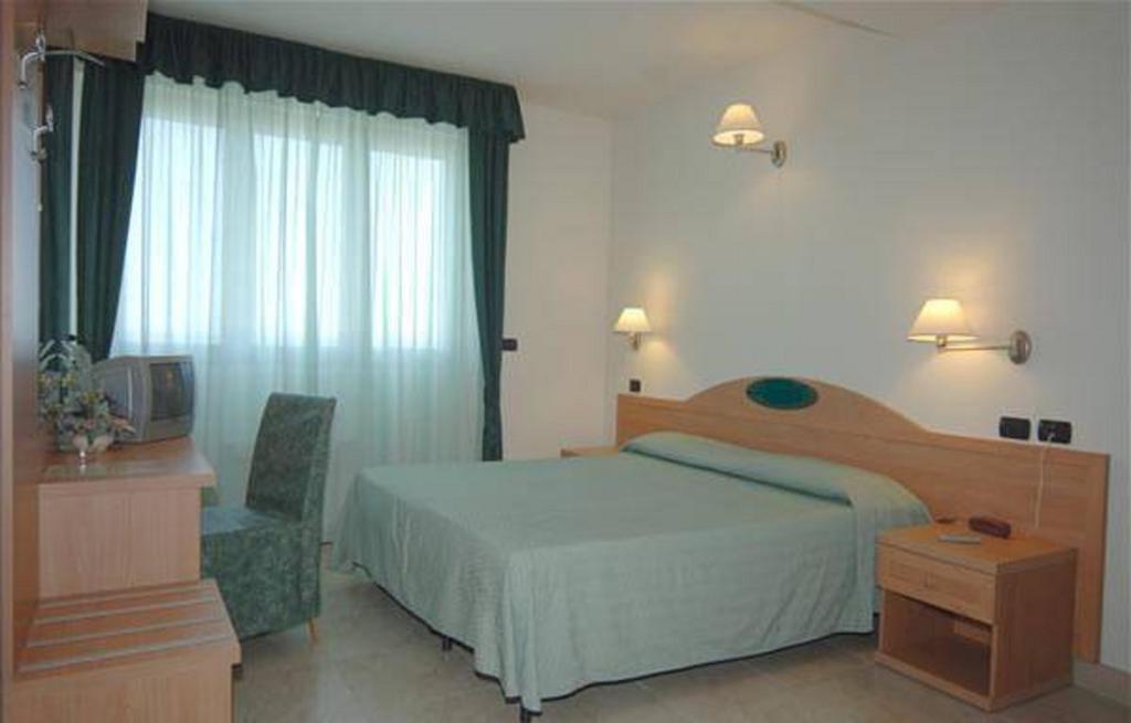 Hotel Ristorante Paradiso 알바넬라 객실 사진